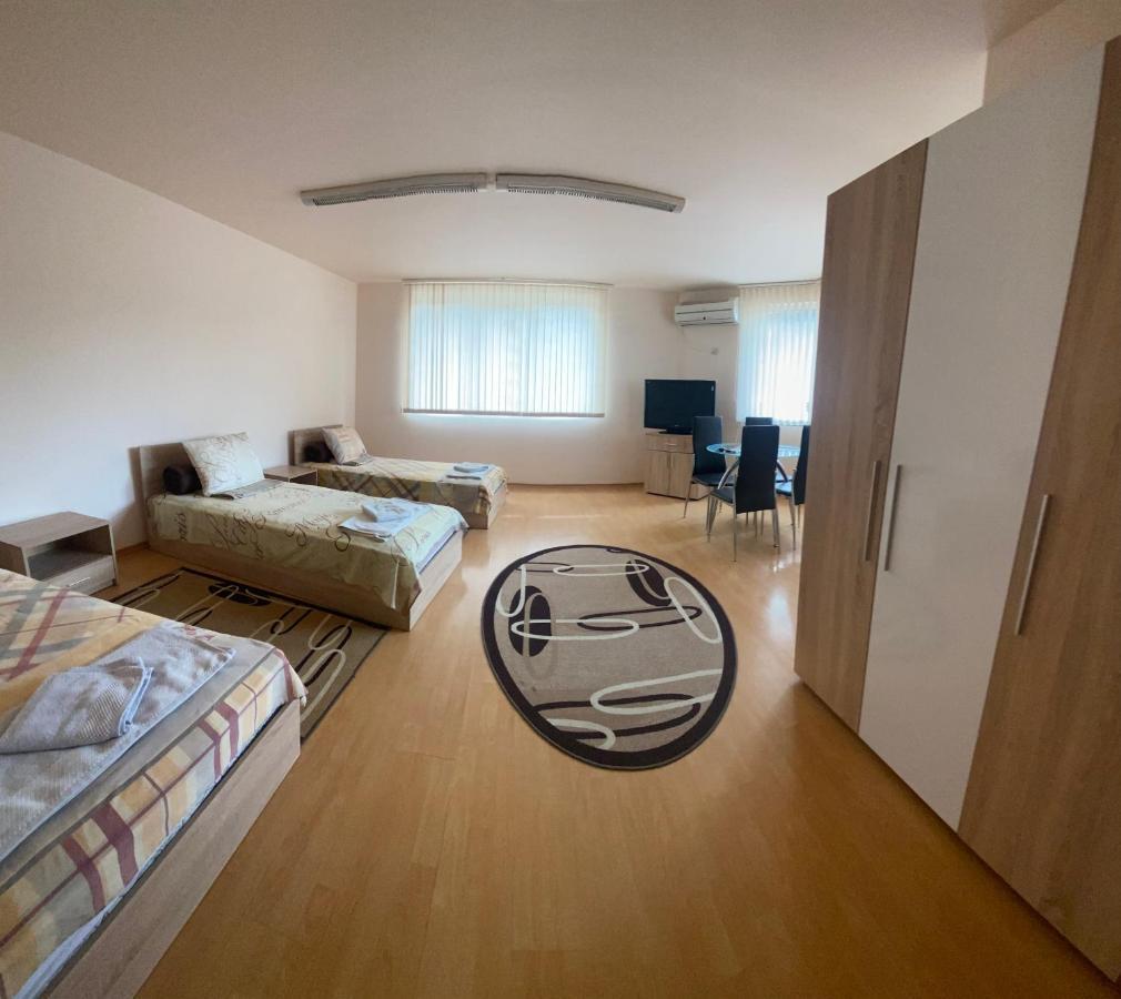 Стаи За Гости Маринови Provadiya Bagian luar foto